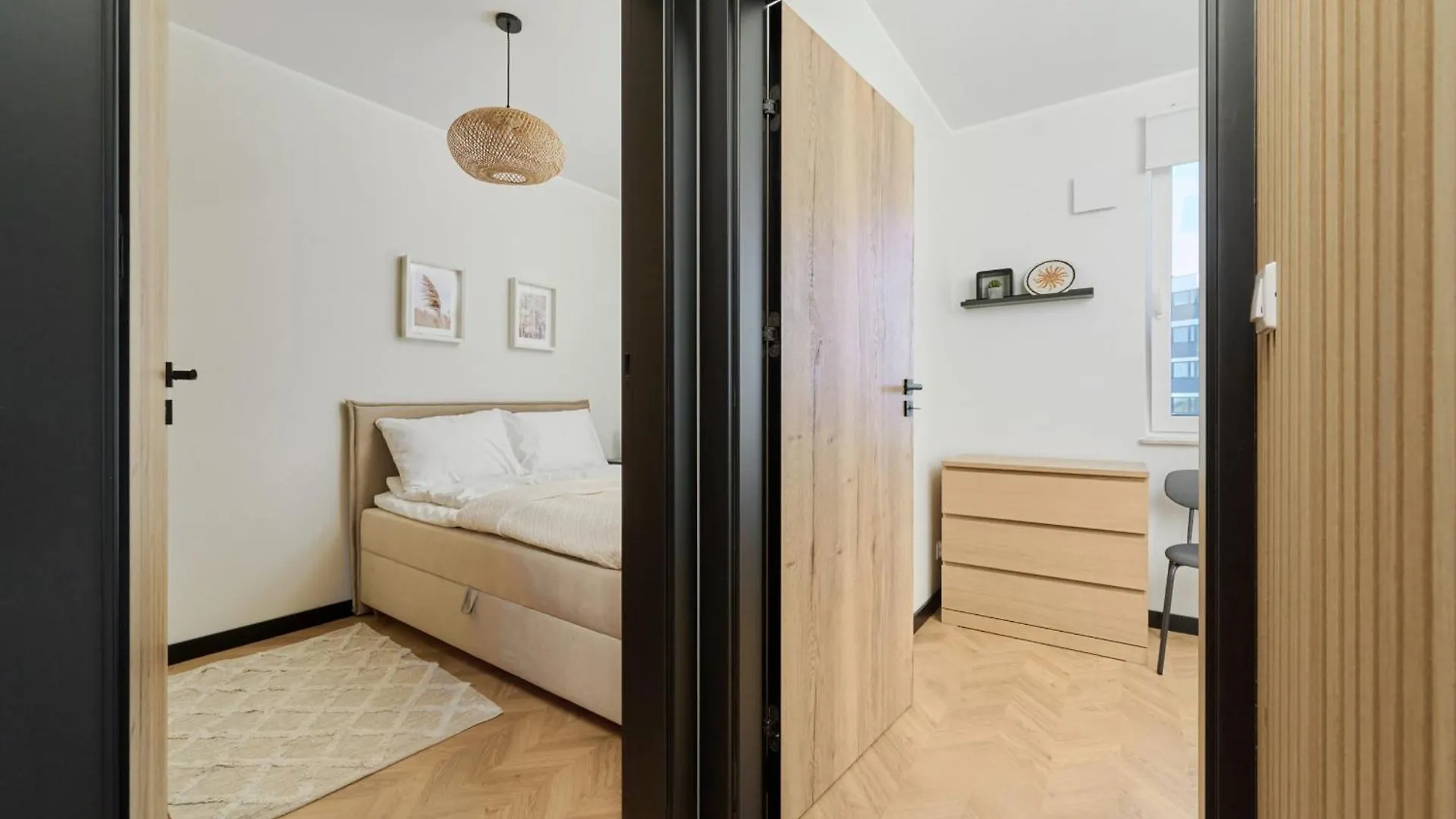 Fresh & Stylish Apartments In Poznan With Parking & Balcony By Noclegi Renters