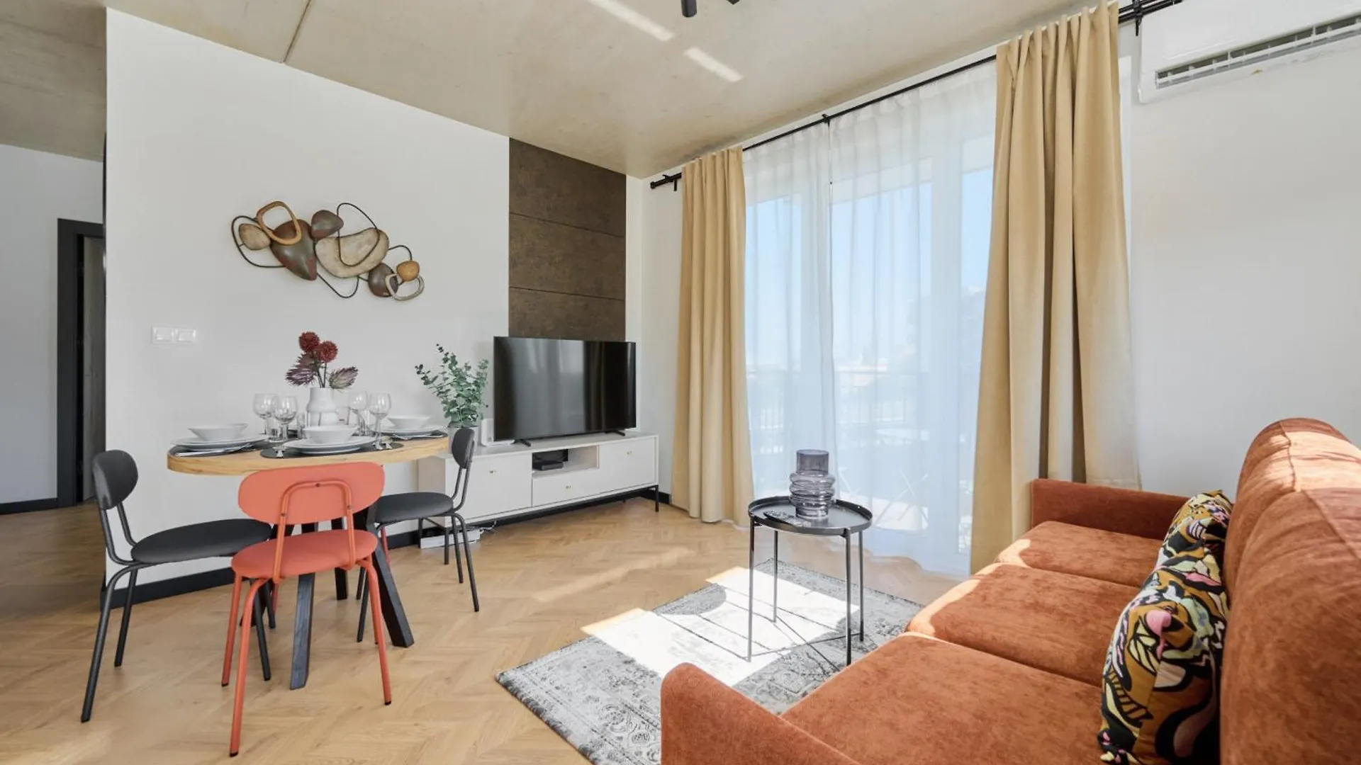 Fresh & Stylish Apartments In Poznan With Parking & Balcony By Noclegi Renters
