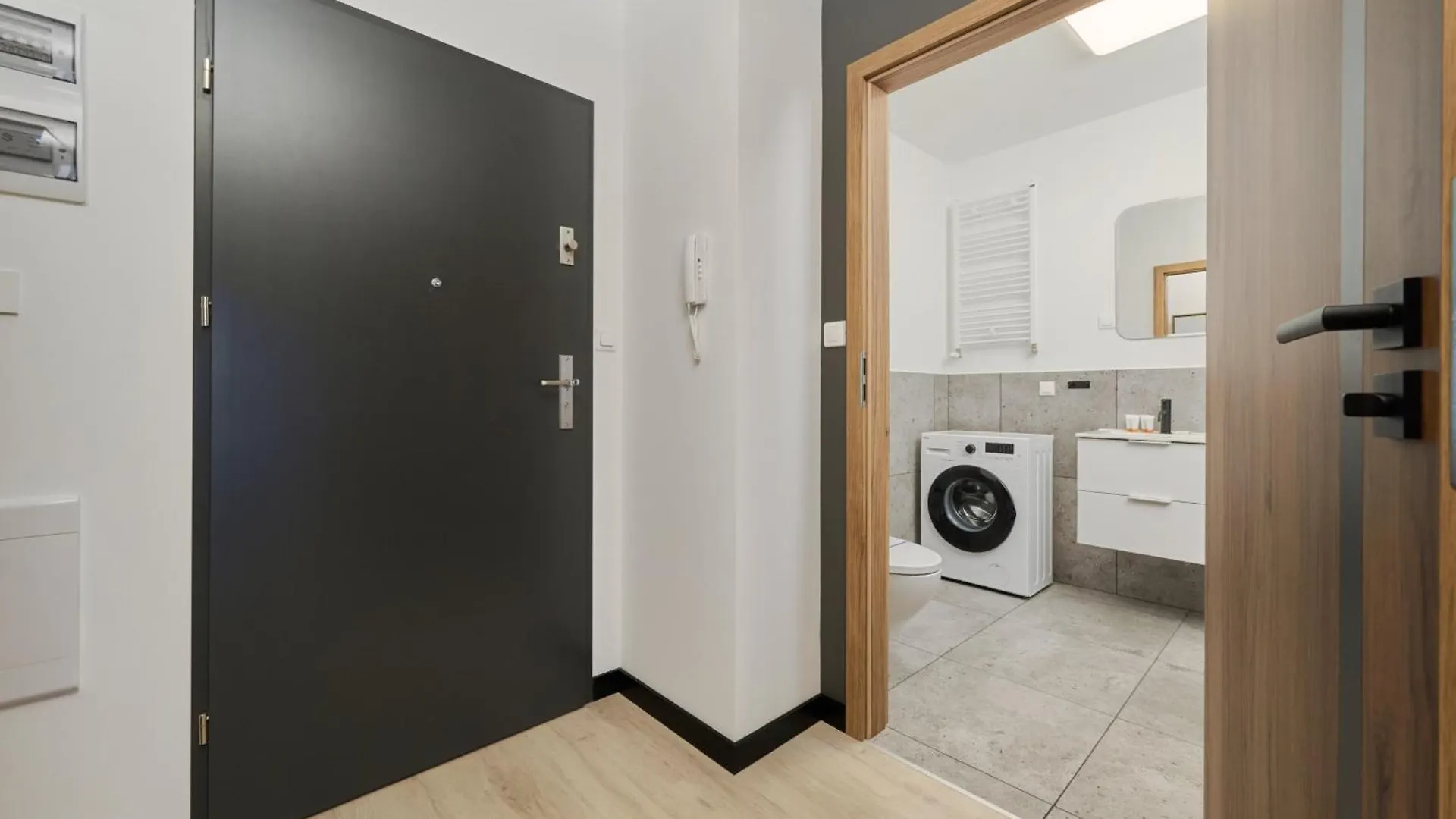 Fresh & Stylish Apartments In Poznan With Parking & Balcony By Noclegi Renters