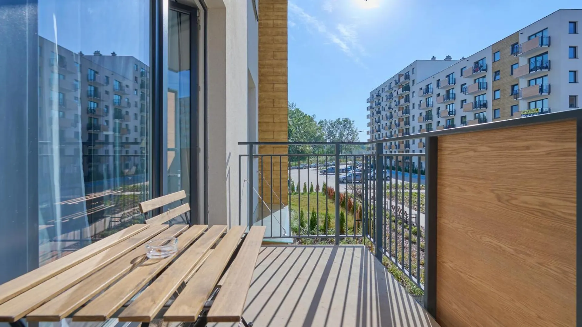 Fresh & Stylish Apartments In Poznan With Parking & Balcony By Noclegi Renters
