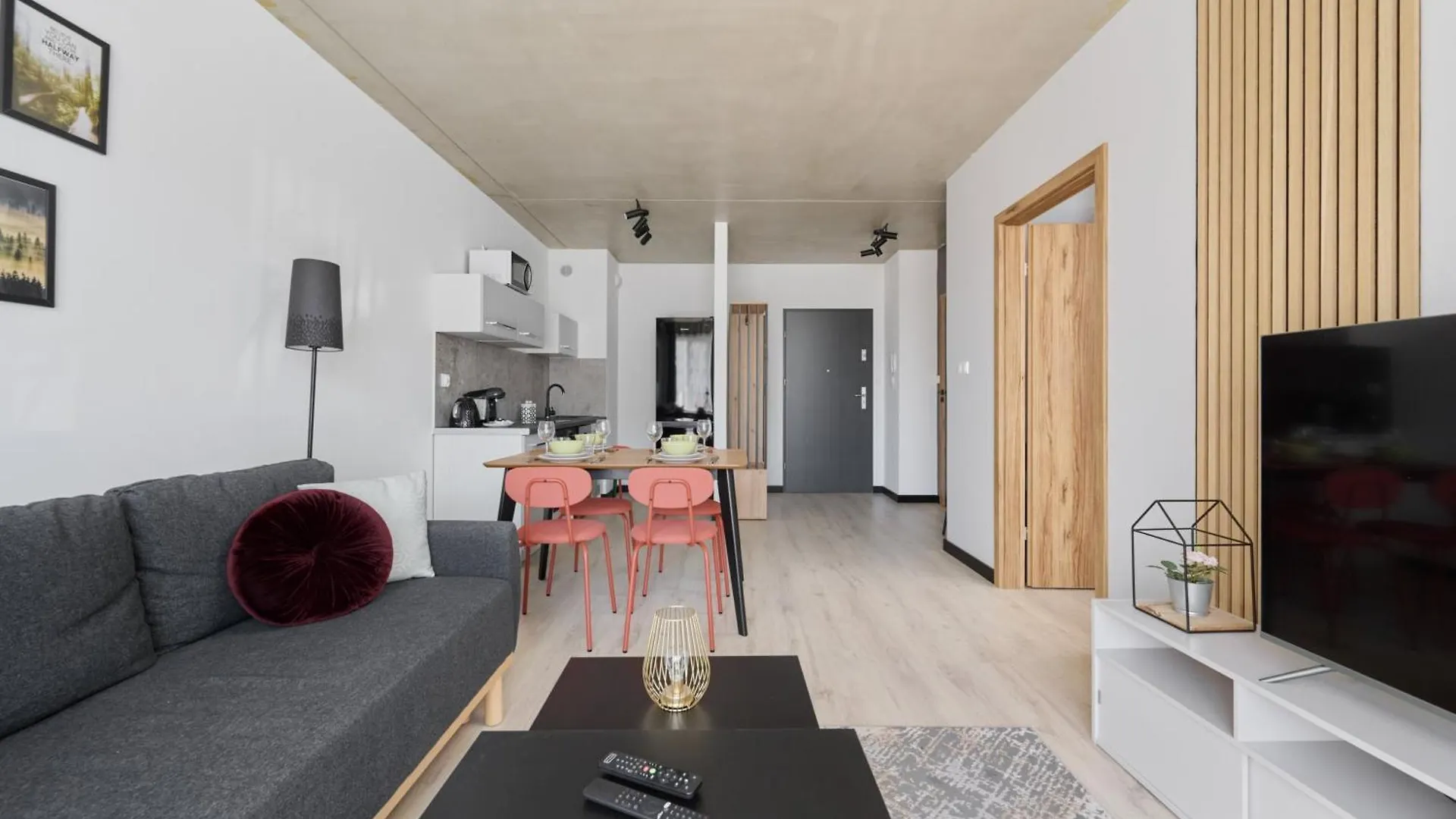 Fresh & Stylish Apartments In Poznan With Parking & Balcony By Noclegi Renters 0*,  Poland