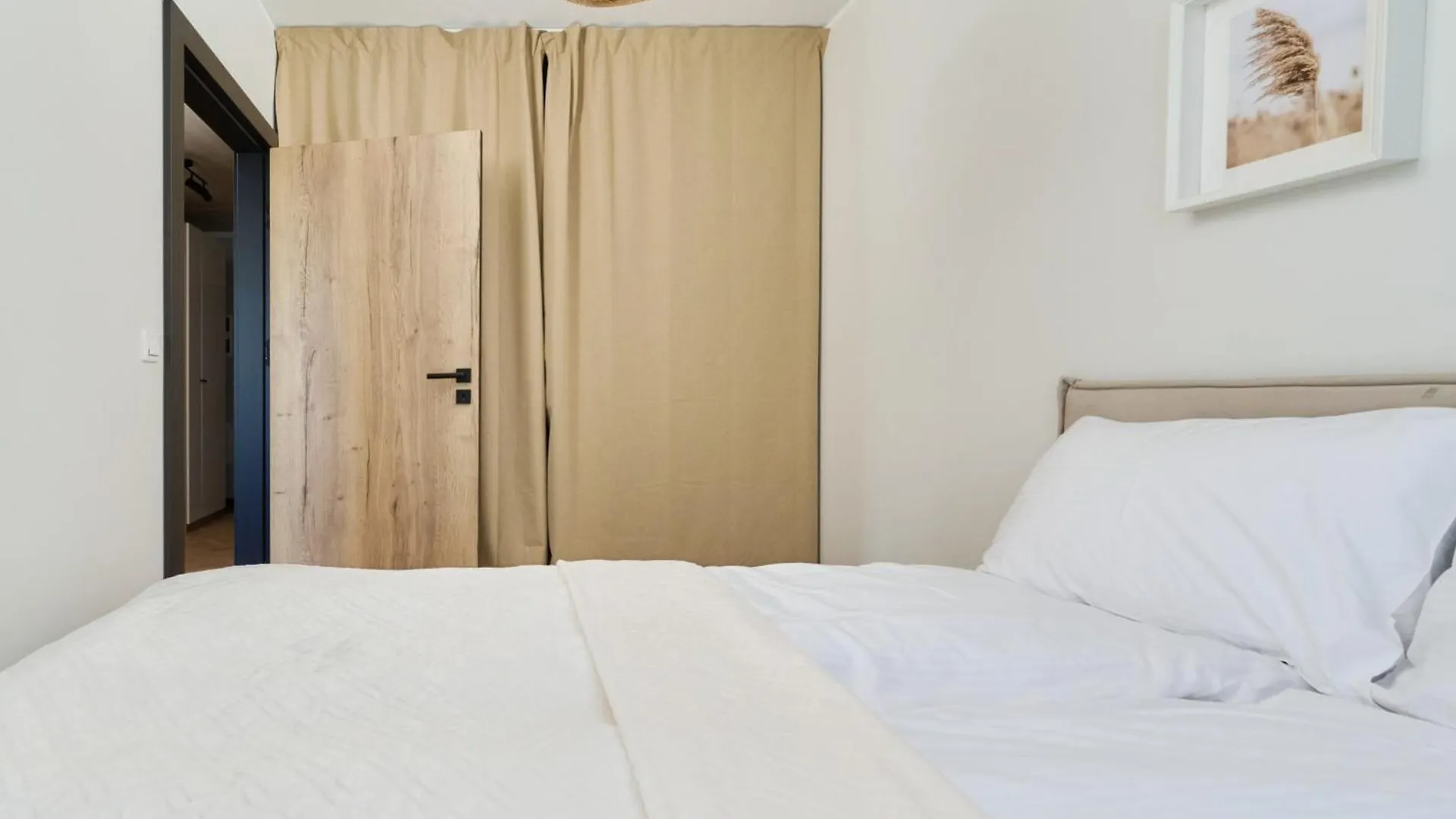 Fresh & Stylish Apartments In Poznan With Parking & Balcony By Noclegi Renters