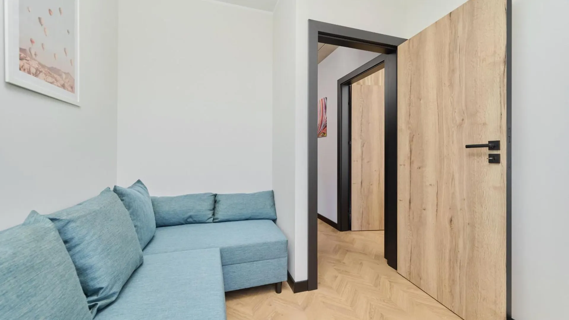 Fresh & Stylish Apartments In Poznan With Parking & Balcony By Noclegi Renters